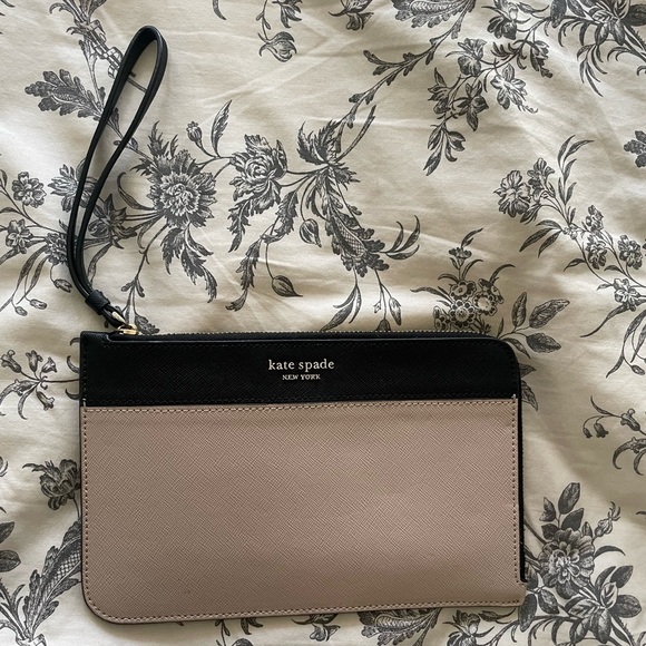 kate spade Handbags - Kate Spade Black and Tan Clutch Wristlet